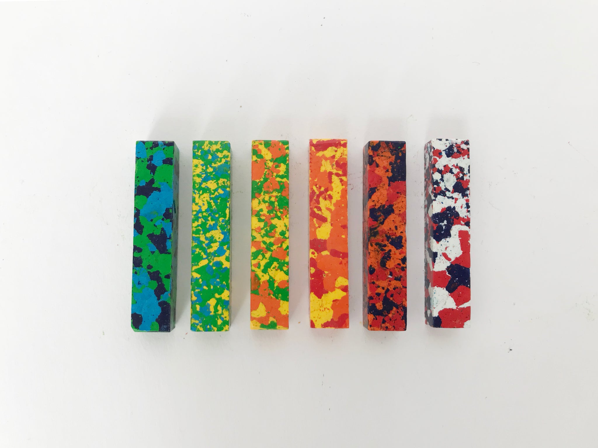 Colorful Crayons Gráfico por Melissa Held Designs · Creative Fabrica